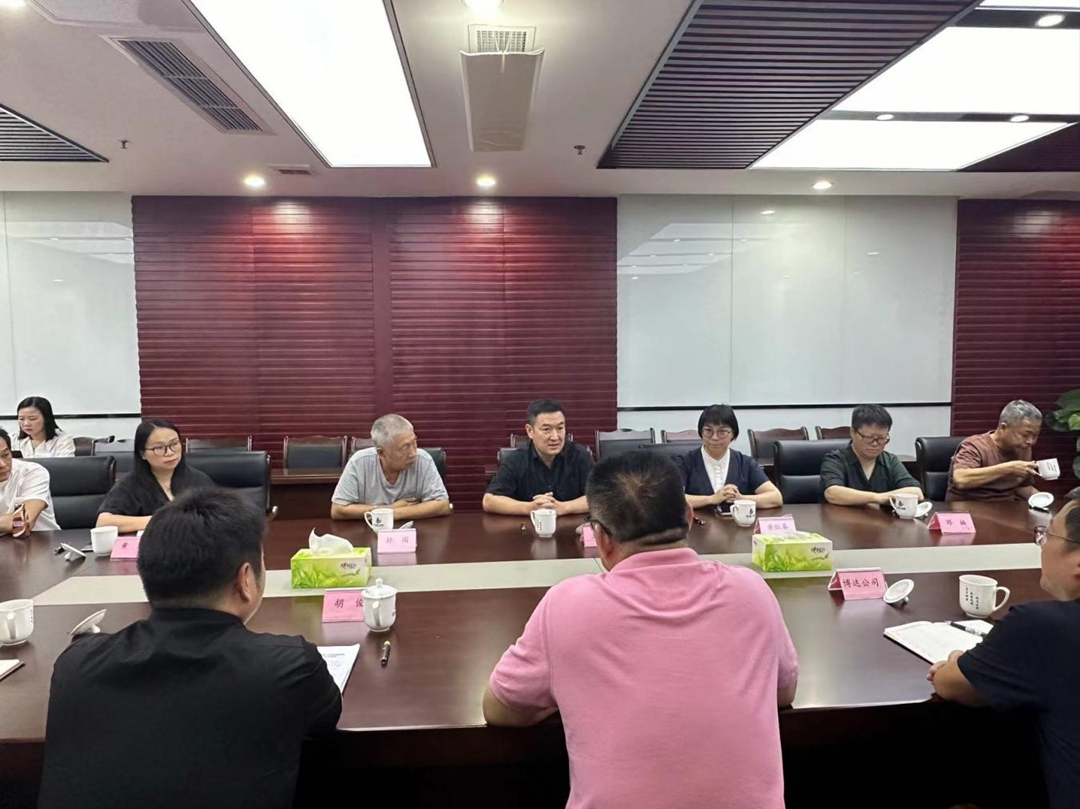 9月3日，四川美術(shù)學(xué)院黨委常委、副院長王朝剛一行蒞臨我司。此次來訪圍繞四方塊文旅商業(yè)街區(qū)項目建設(shè)進行指導(dǎo).png
